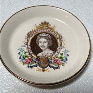 Queen Elizabeth II Silver Jubilee Trinket Dish - Lord Nelson Pottery 1977